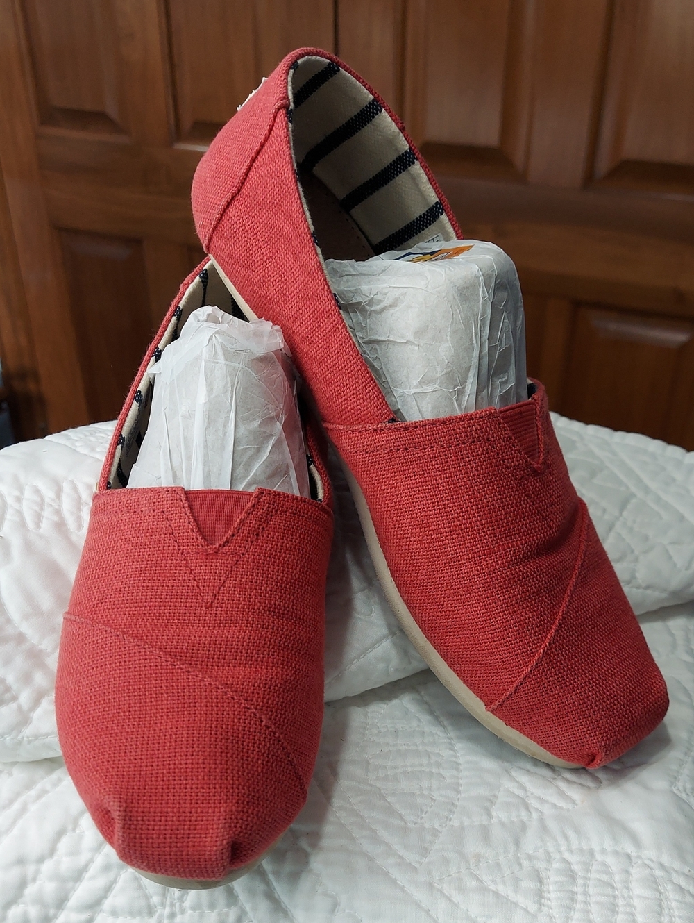 Toms Women's Canvas Slip-On Flats in Lighter Red, Size 8 Wide Minimalist, Fall